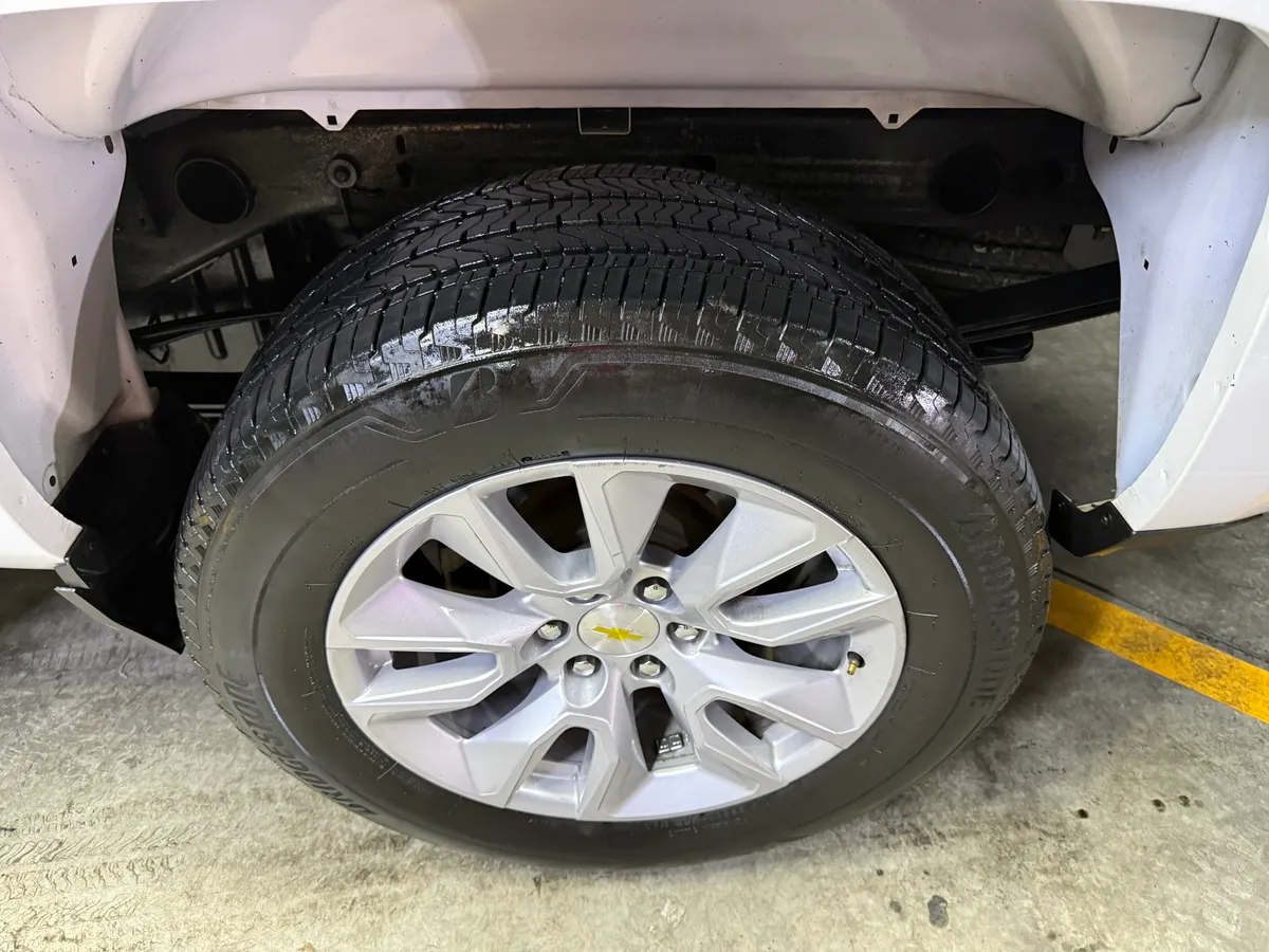 D_NQ_NP_2X_746822-MLM83326707554_042025-F-chevrolet-silverado-43-2500-cab-ext-ls-v6-4x2-at